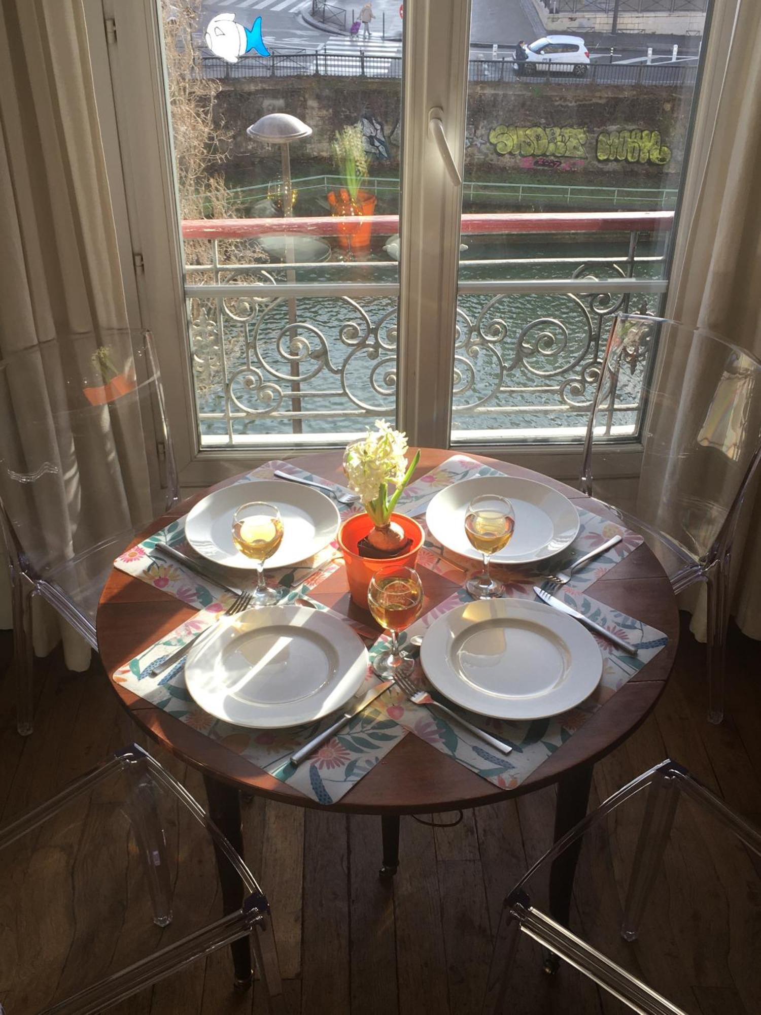 Paris, Au Bord Du Canal Saint Martin Экстерьер фото